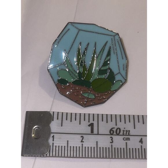 Aquarium Pin Brooch - Picture 1 of 1